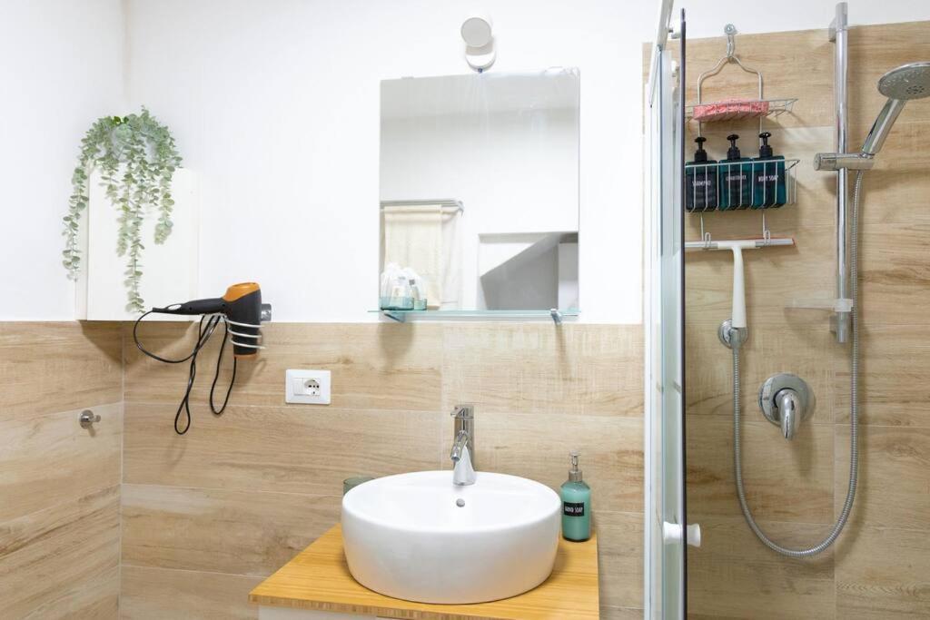 Apartament Donna Marta Bolonia Zewnętrze zdjęcie